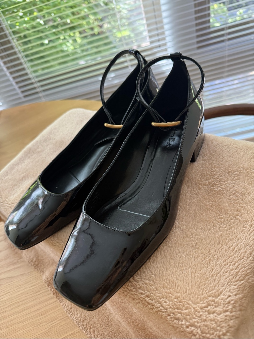 Massimo Dutti Black Patent Square-Toe Ankle-Strap Flats with Gold Buckles - Picture 4 of 4